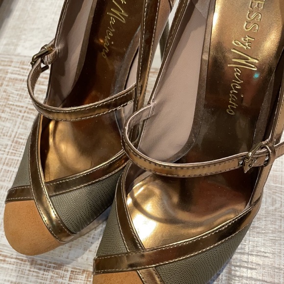 Gold metallic platform pumps - Picture 8 of 8